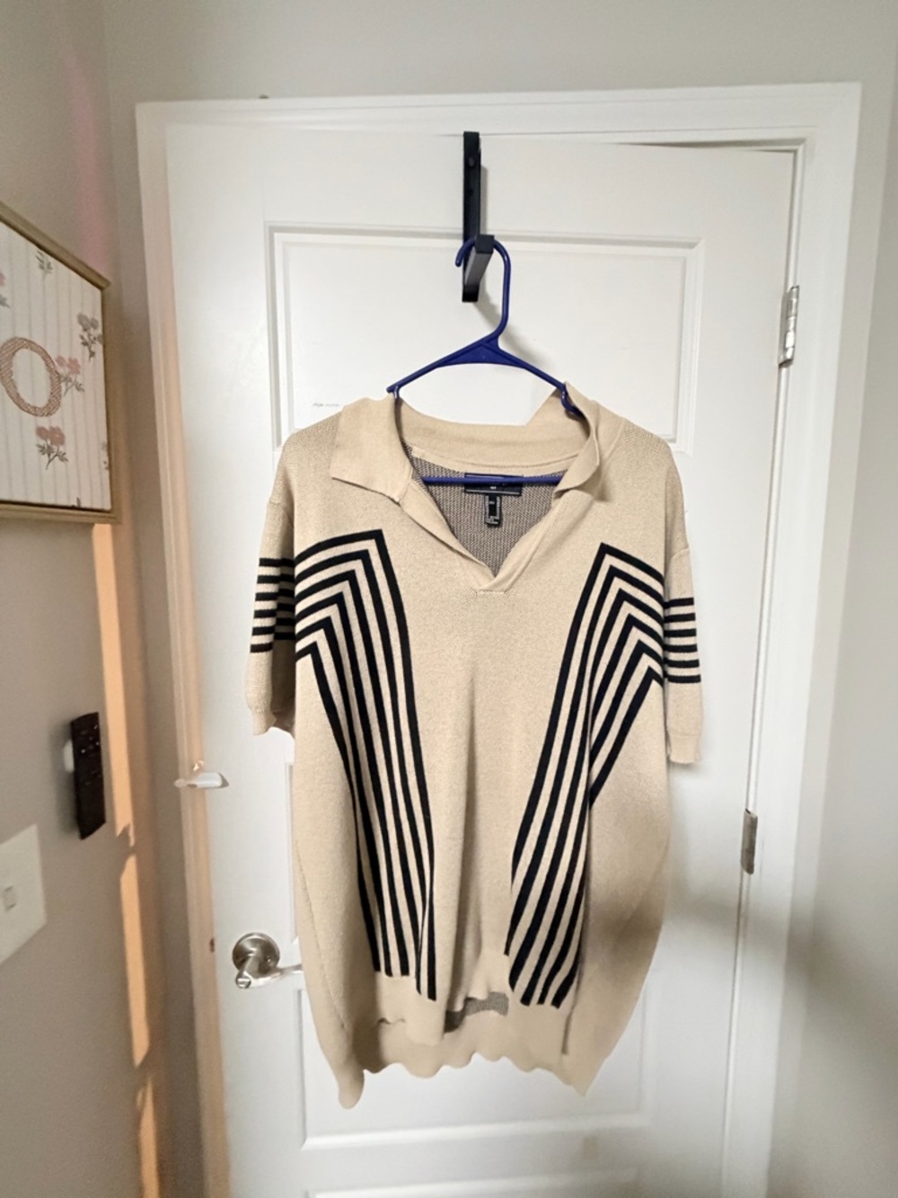Forever 21 Cream V-Neck Short-Sleeve Sweater with Black Geometric Stripes - Picture 2 of 5